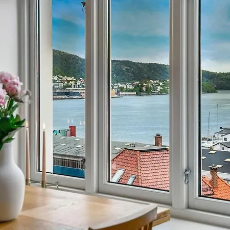 Koselig Bergensleilighet Med Fantastisk Sjoutsikt. Lejlighed *
